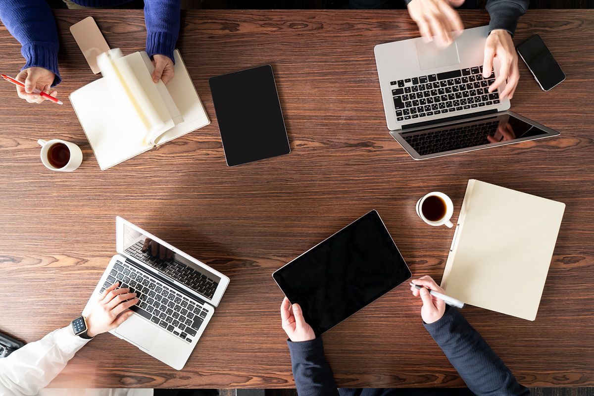 ホームページ制作会社に外注する方法